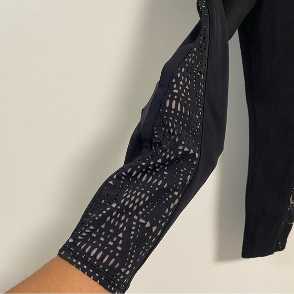 Alo Leggings Women’s Size Small Black Laser cutout Crop Black Leggings - Picture 4 of 11